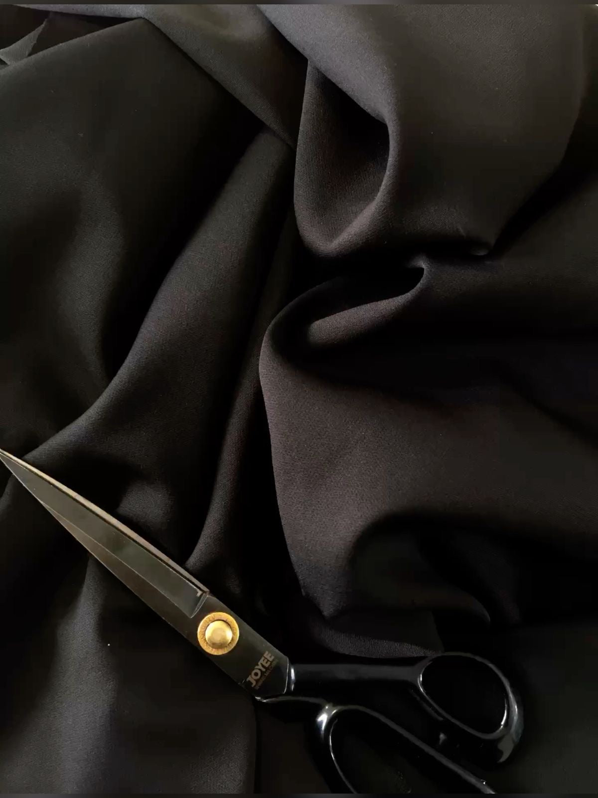 Il Processo di Creazione di un Abito Sartoriale Personalizzato