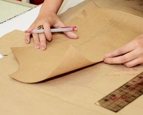 Il Processo di Creazione di un Abito Sartoriale Personalizzato